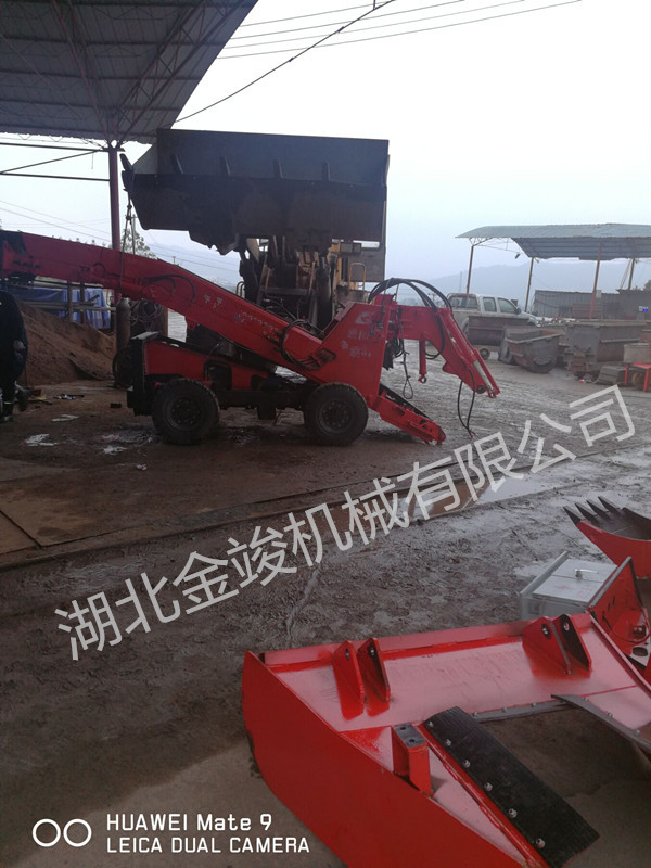 轮皮带扒渣机2.jpg 轮皮带扒渣机2.jpg