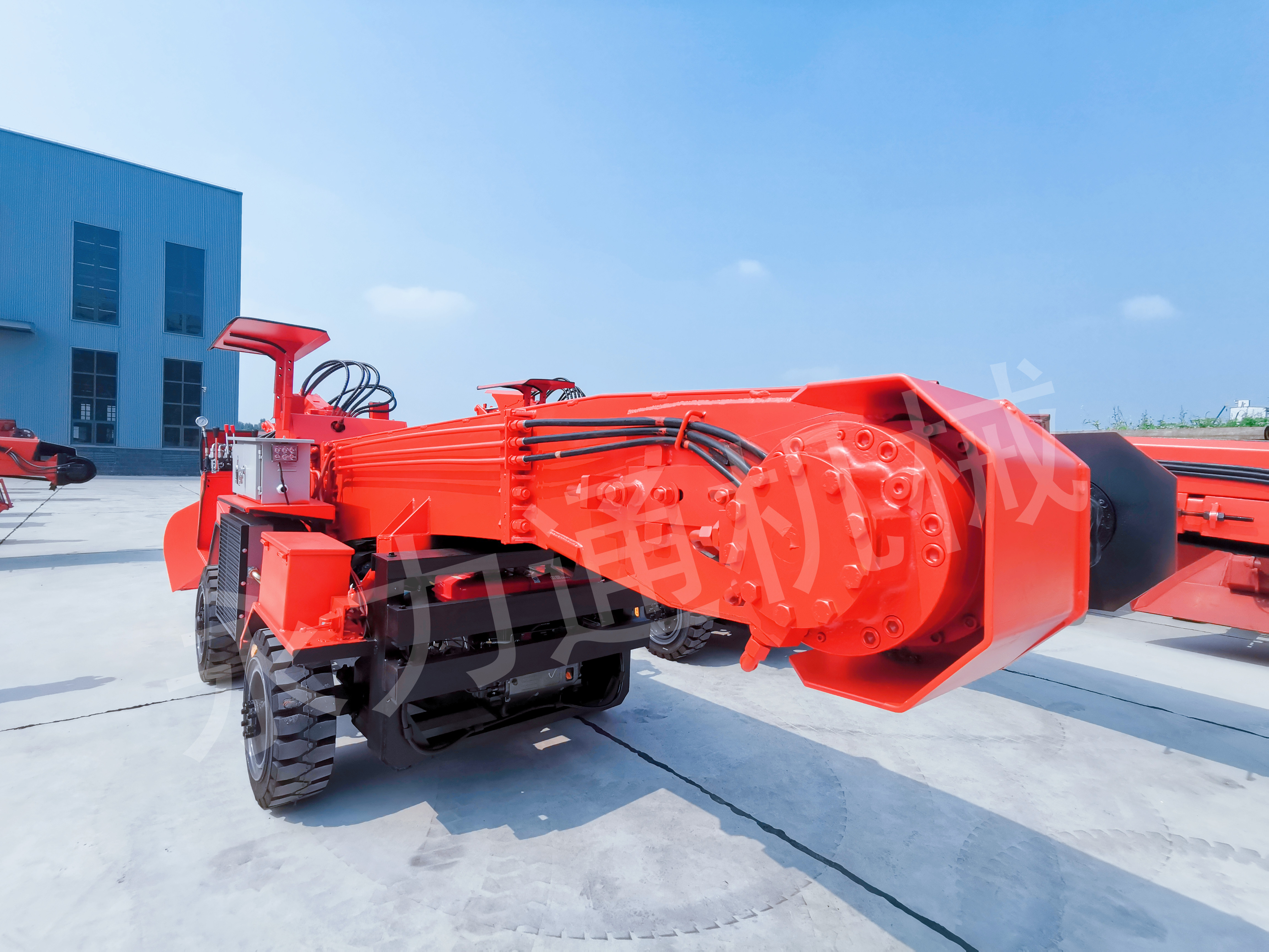 80轮式刮板后电滚筒.jpg 80轮式刮板后电滚筒.jpg