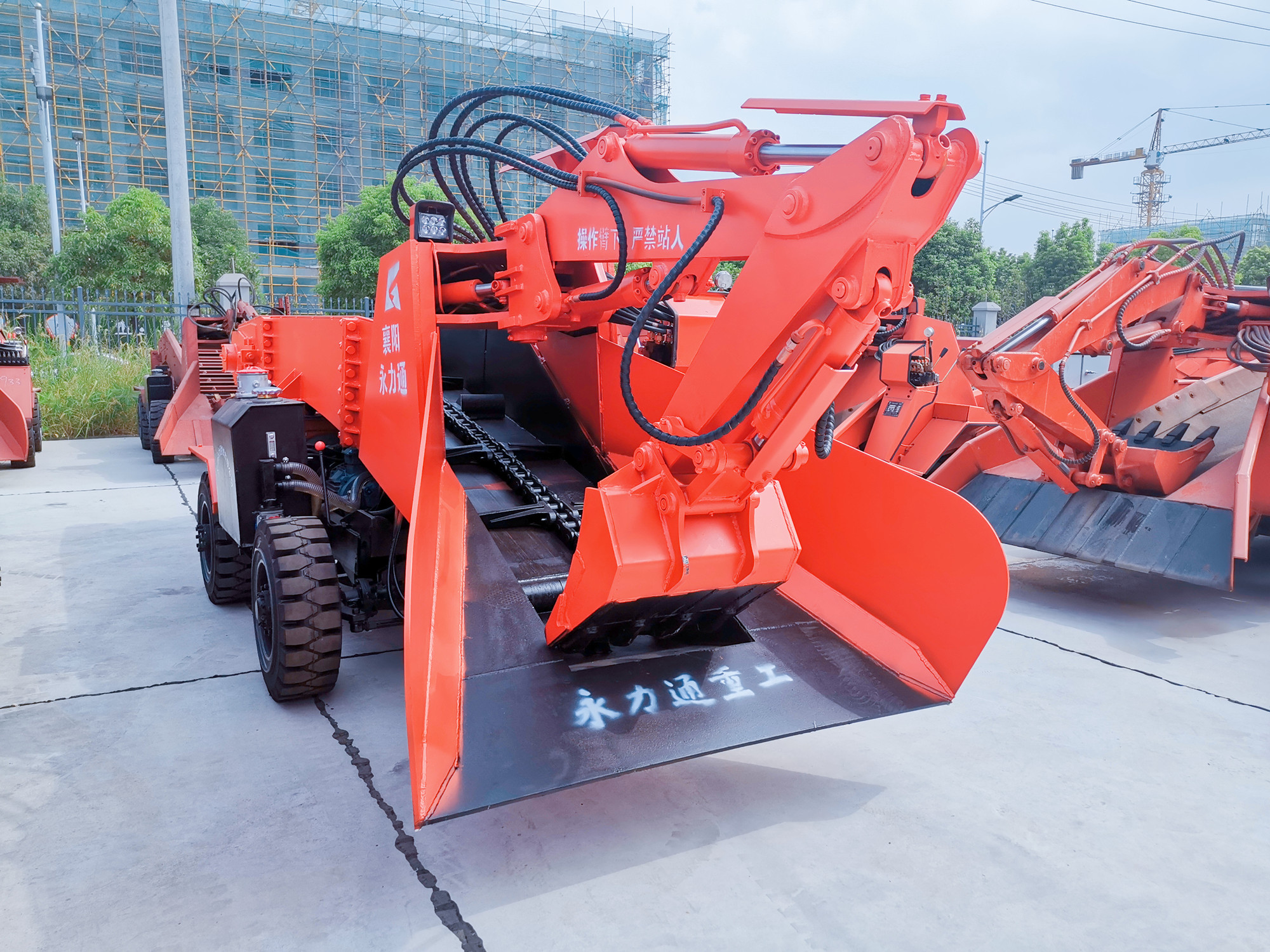 80轮式刮板前左侧照_副本.jpg 80轮式刮板前左侧照_副本.jpg